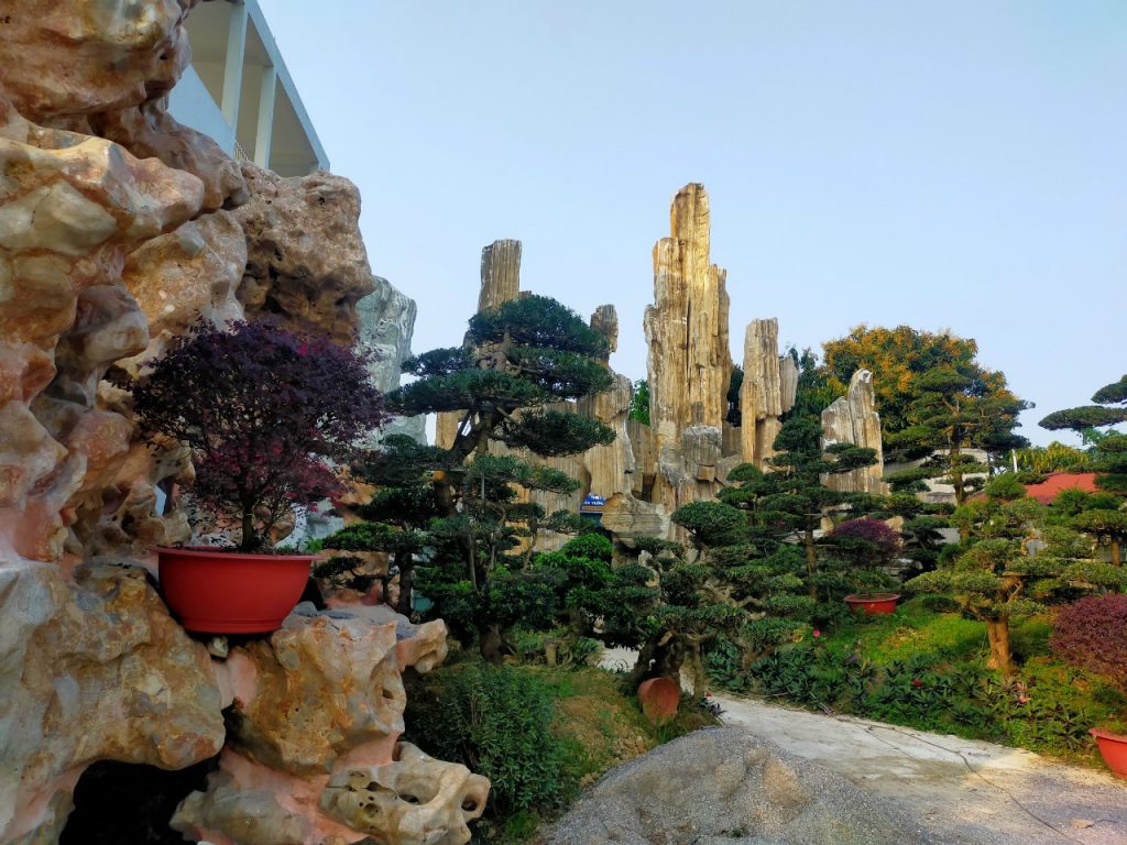 Non bộ đồi tùng