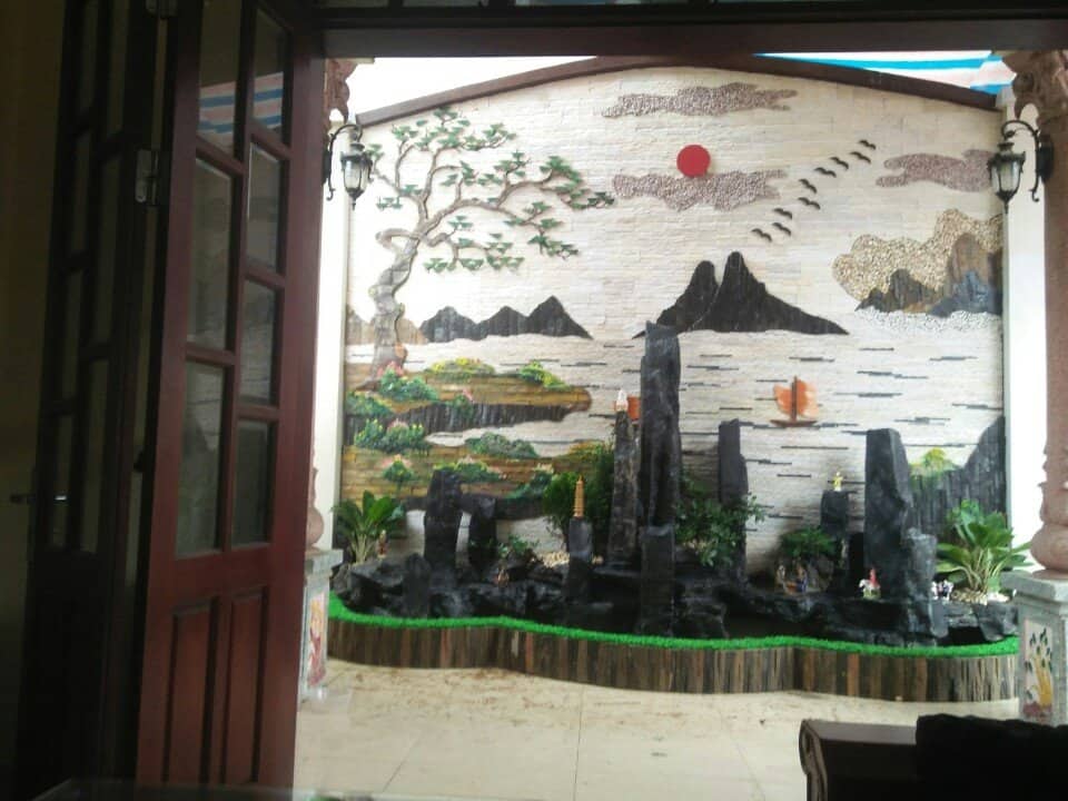 Tranh tường đắp phù điêu